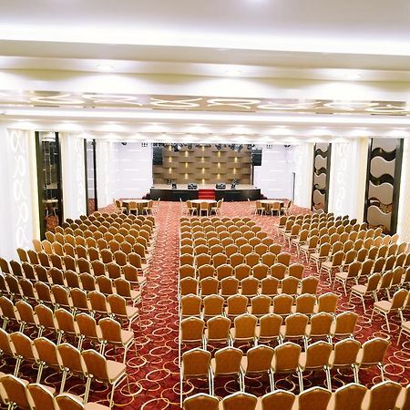 Alpha Hotel Pekanbaru Extérieur photo