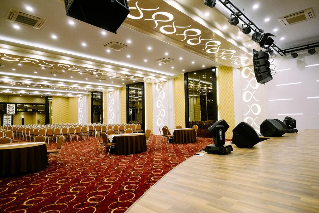 Alpha Hotel Pekanbaru Extérieur photo
