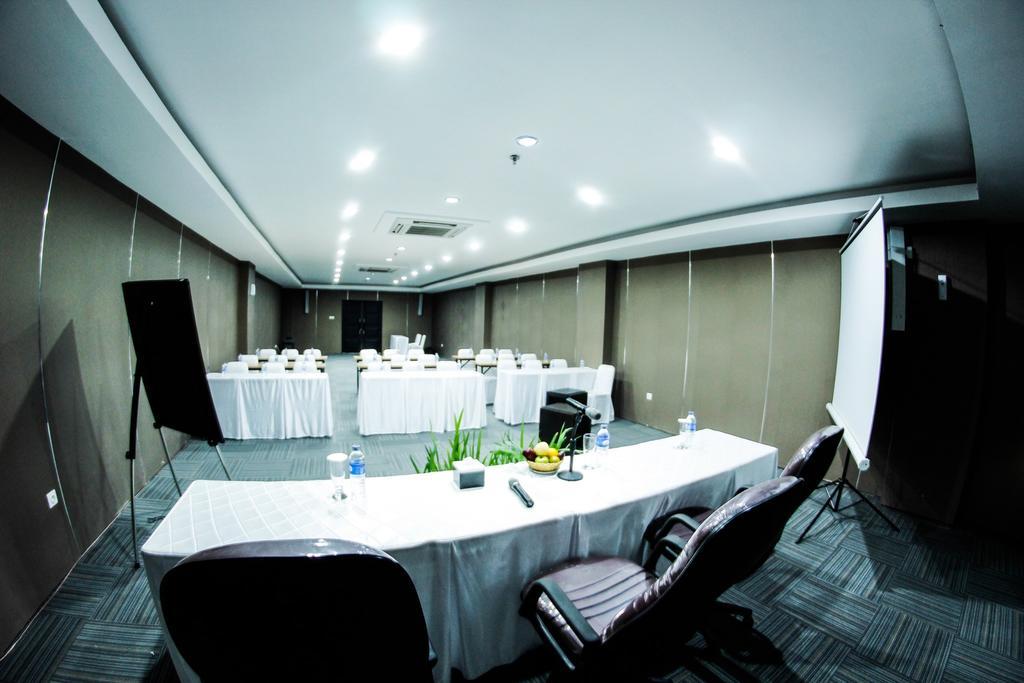 Alpha Hotel Pekanbaru Extérieur photo