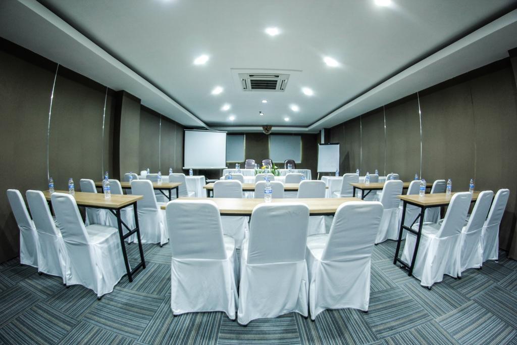 Alpha Hotel Pekanbaru Extérieur photo