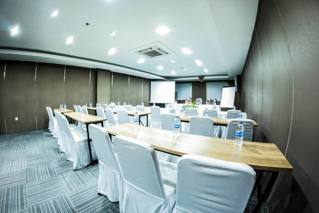 Alpha Hotel Pekanbaru Extérieur photo