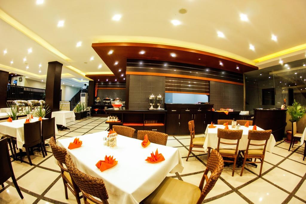 Alpha Hotel Pekanbaru Extérieur photo