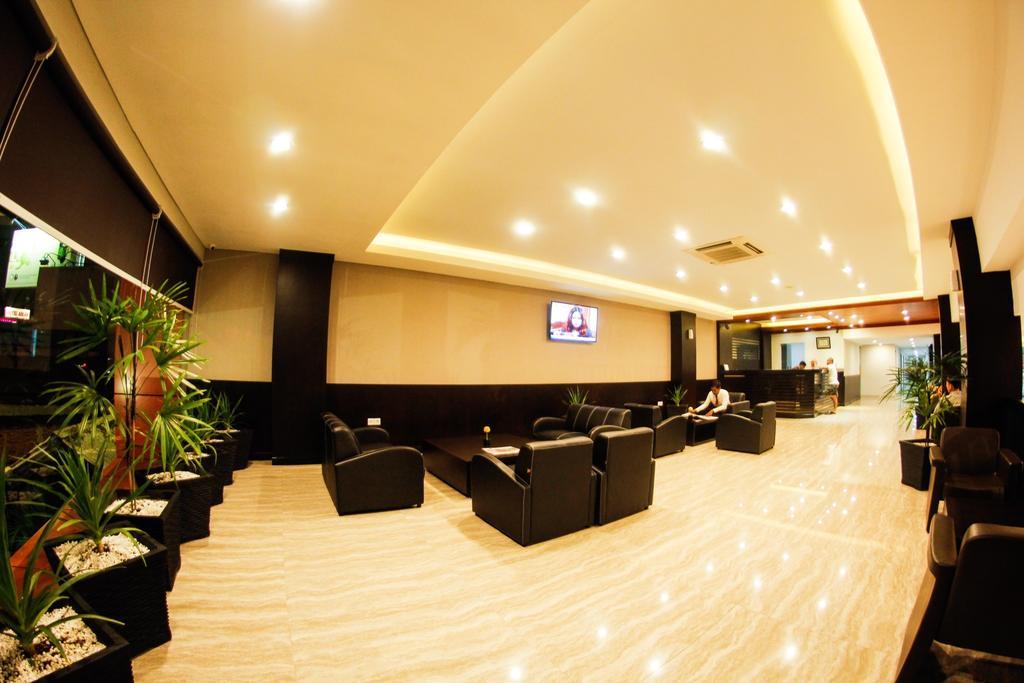 Alpha Hotel Pekanbaru Extérieur photo