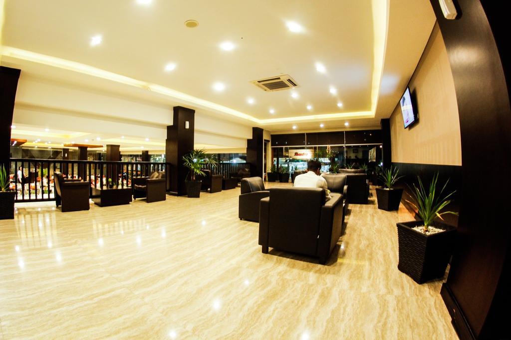 Alpha Hotel Pekanbaru Extérieur photo