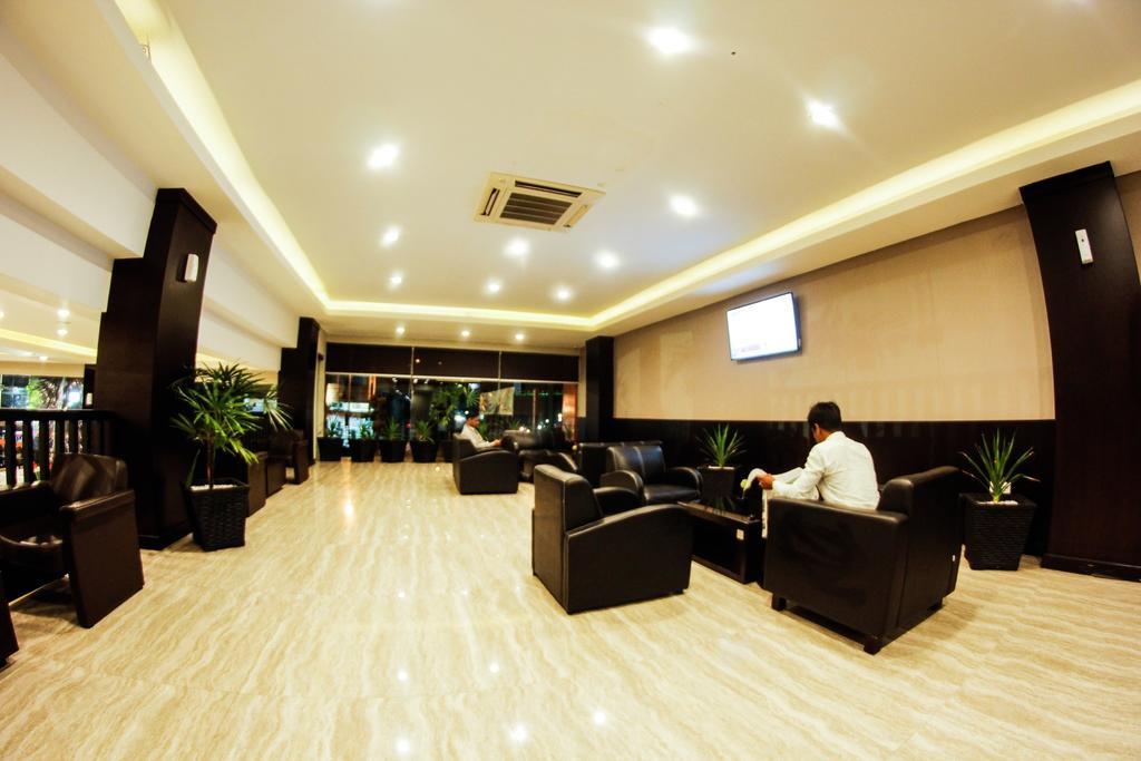 Alpha Hotel Pekanbaru Extérieur photo