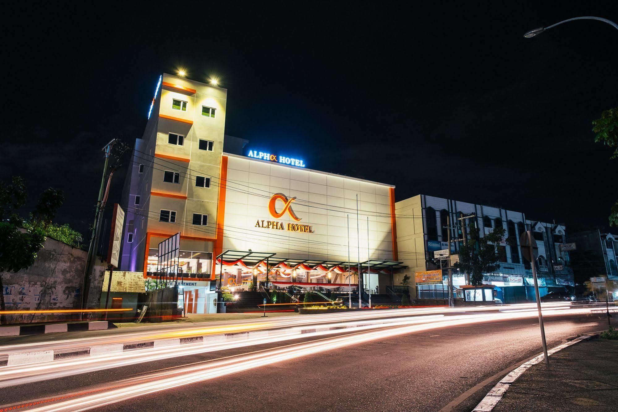 Alpha Hotel Pekanbaru Extérieur photo