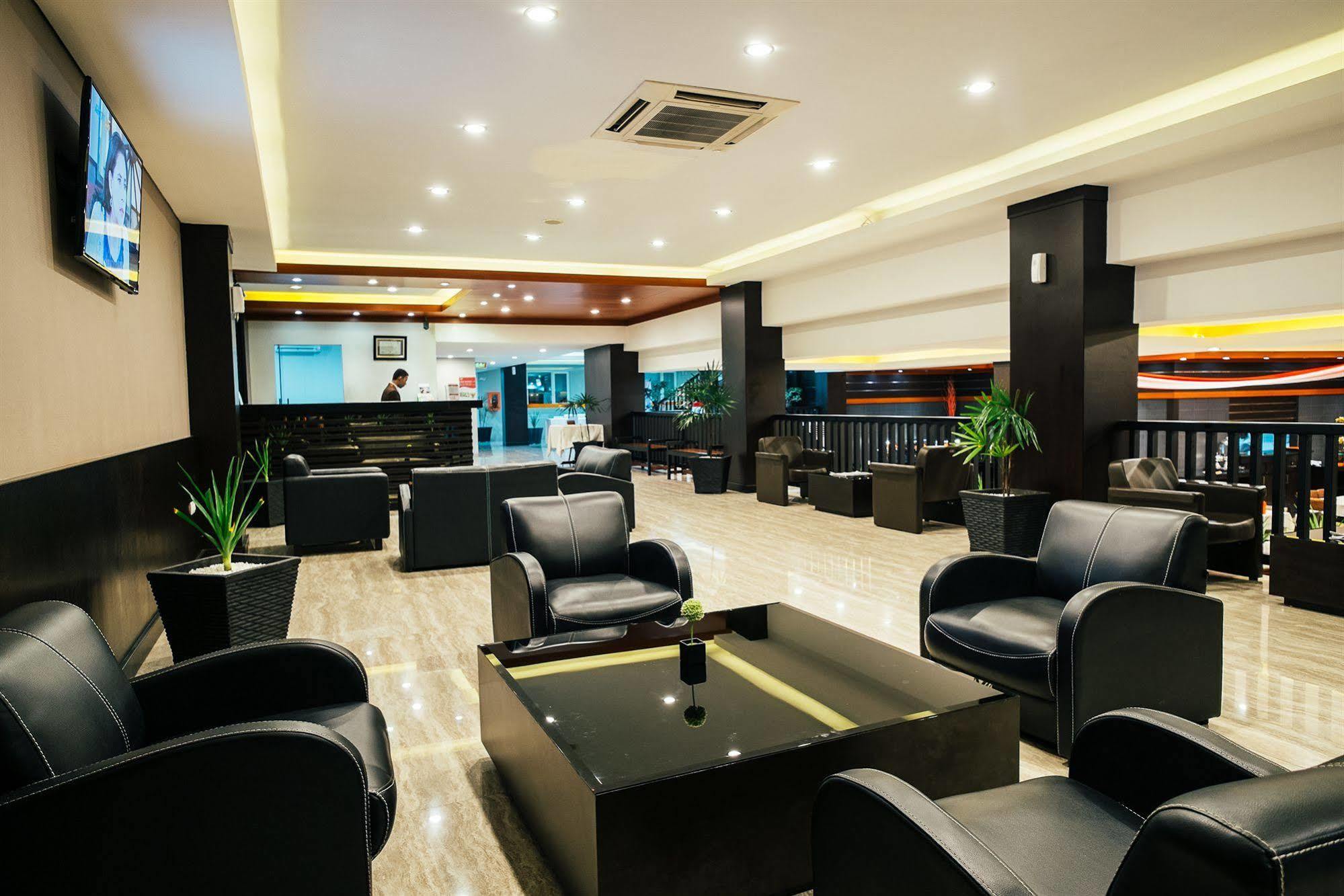 Alpha Hotel Pekanbaru Extérieur photo