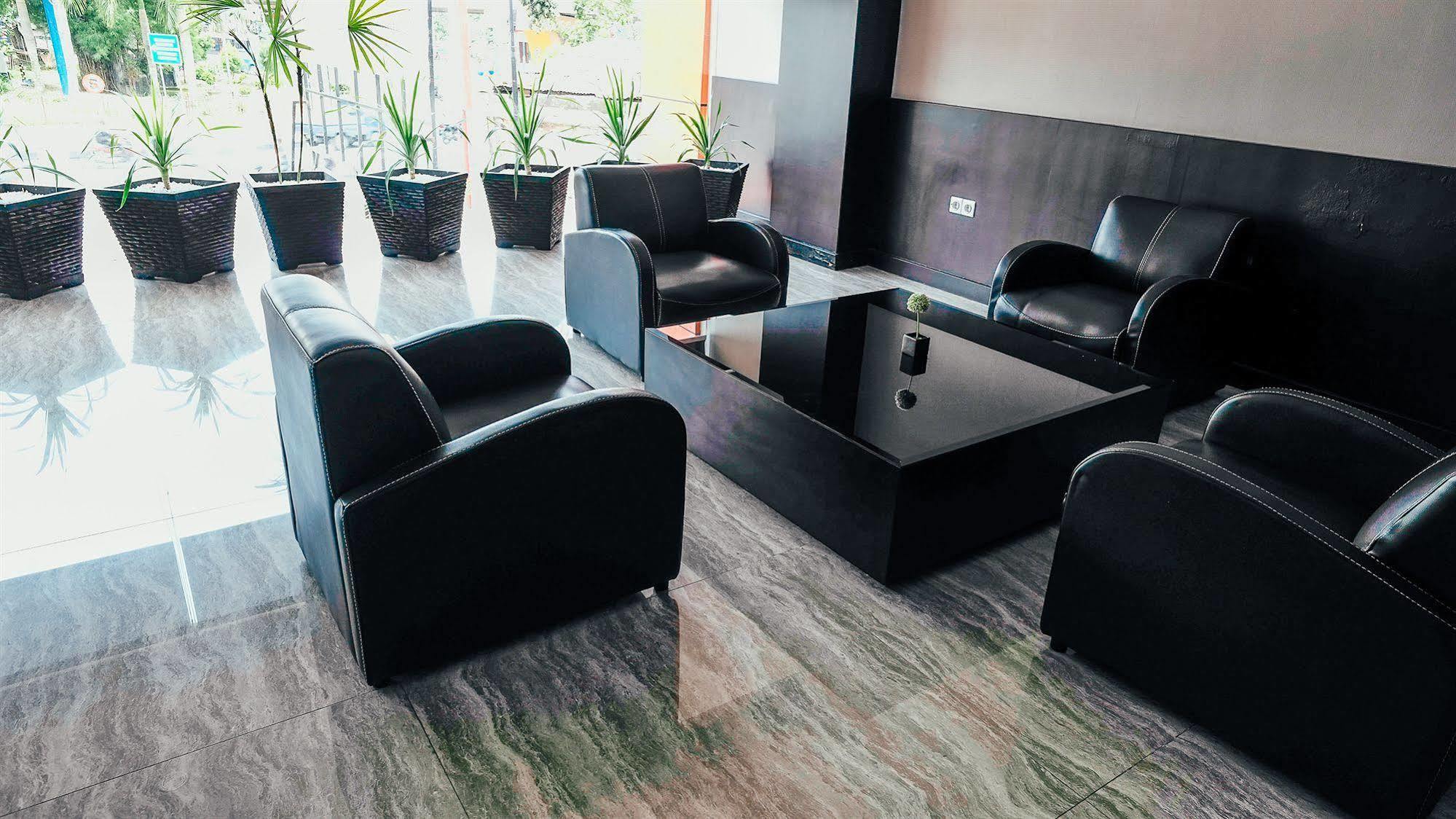 Alpha Hotel Pekanbaru Extérieur photo