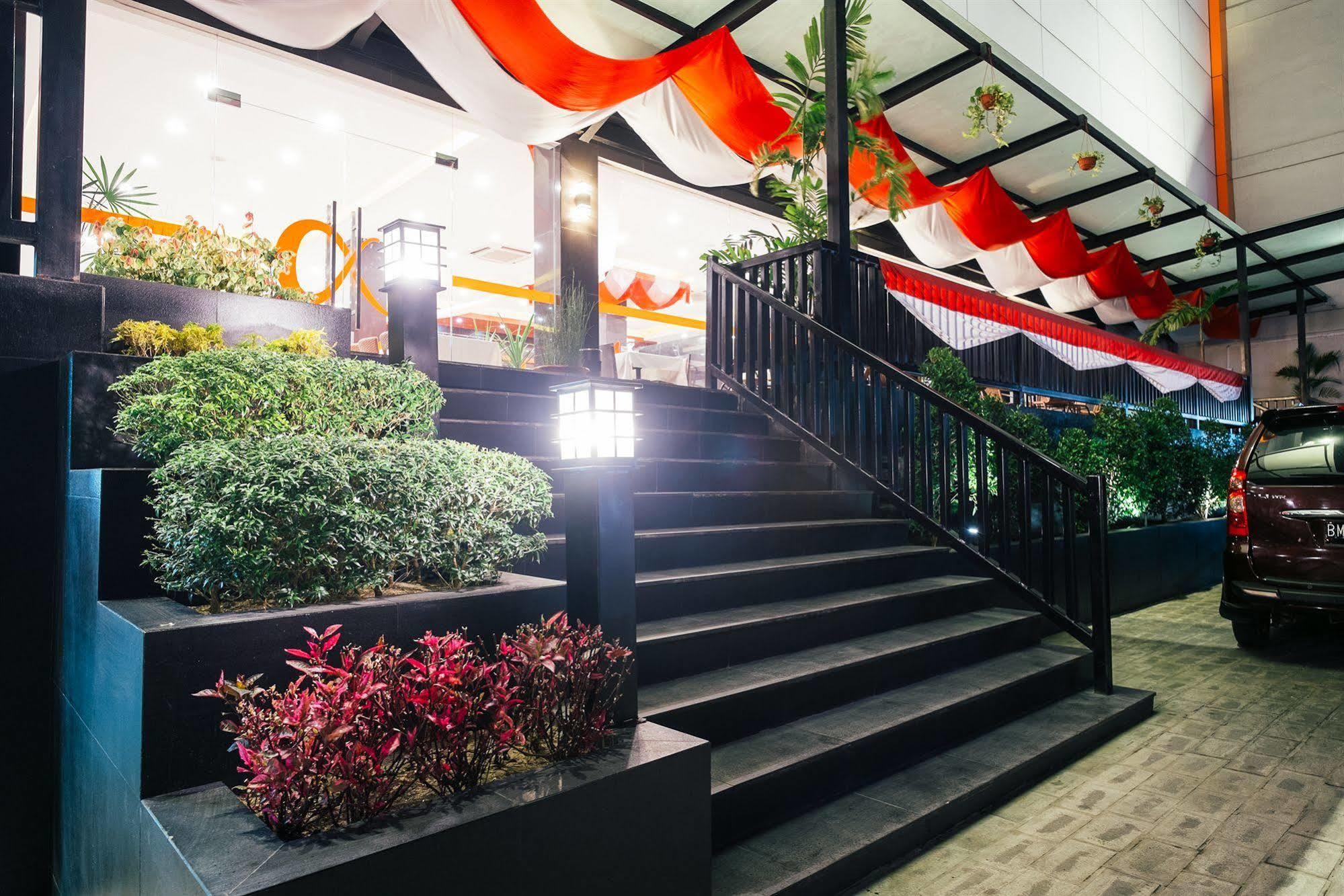 Alpha Hotel Pekanbaru Extérieur photo